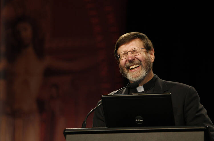 Father Mitch Pacwa, host of "Threshold of Hope" and "EWTN Live," at the Northern Illinois University Convocation Center in DeKalb, Ill. (CNS photo/Karen Callaway).