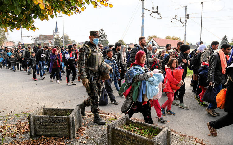 Syrian refugees pass through Slovenia (WikiCommons)