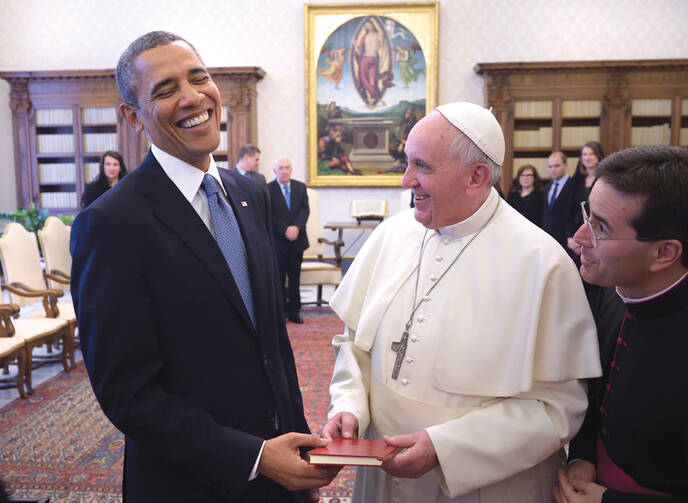LIGHT READING. U.S. President Barack Obama shares a laugh with Pope Francis as he receives a copy of the pope’s apostolic exhortation, “Evangelii Gaudium.”