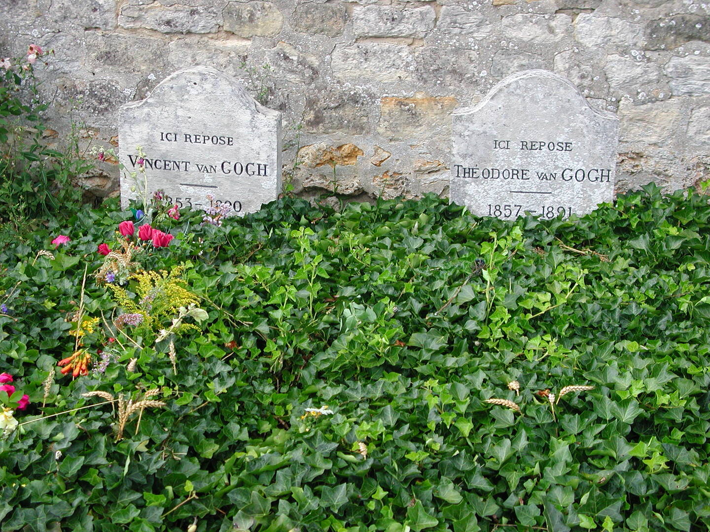 The graves of Vincent and Theo van Gogh (Wikimedia)