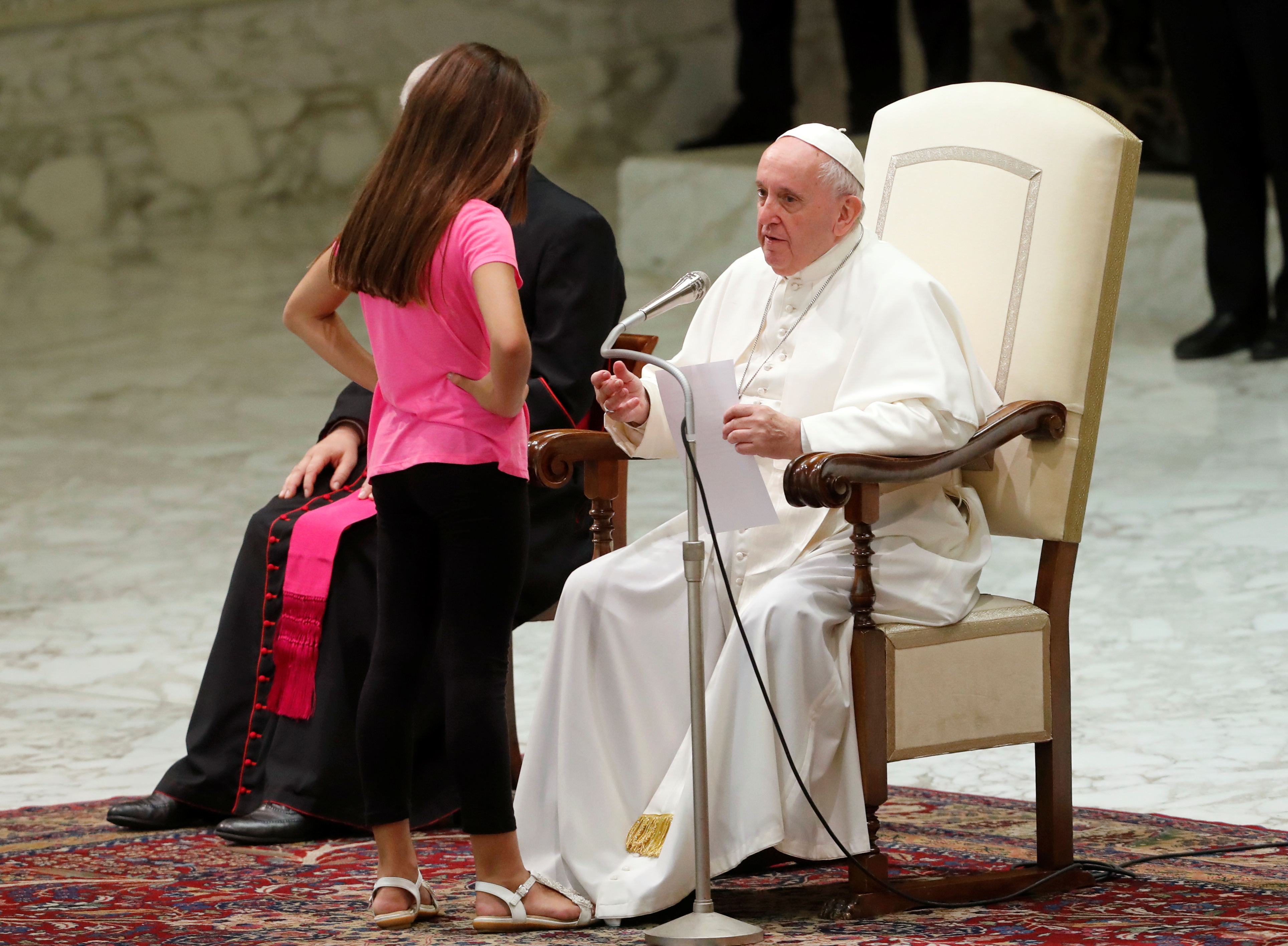 Pope Francis allows girl autism to run around stage undisturbed at audience | America Magazine
