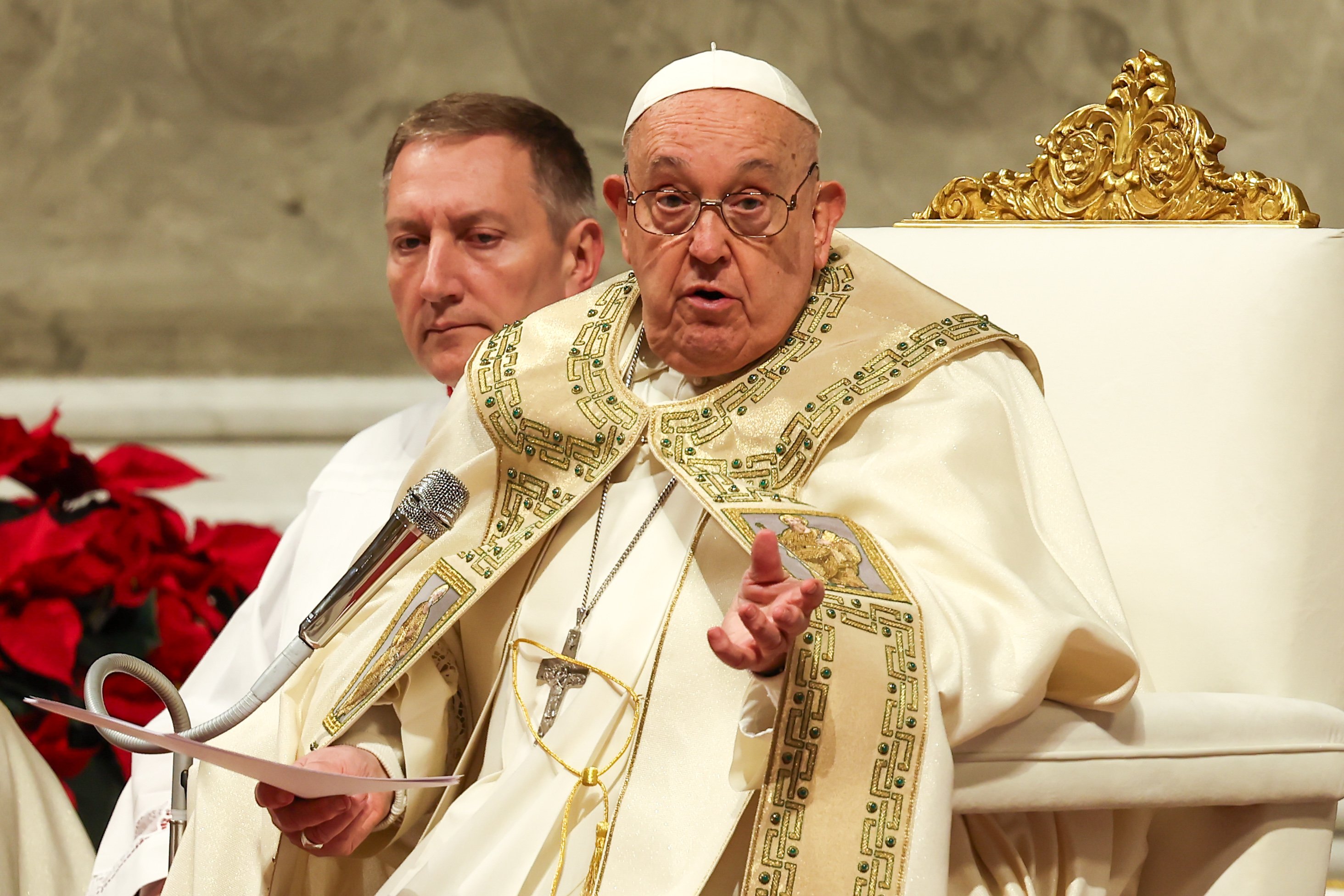 Pope Francis at Christmas Mass ‘Hope is alive’ as Jubilee Year begins