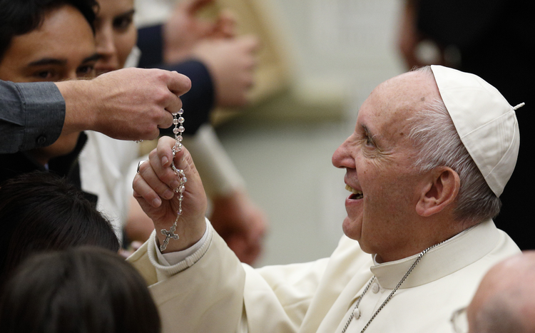 Pope Francis Wants You To Join Him In Praying The Rosary For Peace ...