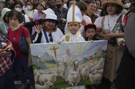 Worshipers wait for Pope Francis outside the Cathedral of Our Lady of the Assumption, in Jakarta, Indonesia, Wednesday, Sept. 4, 2024. (AP Photo/Achmad Ibrahim )